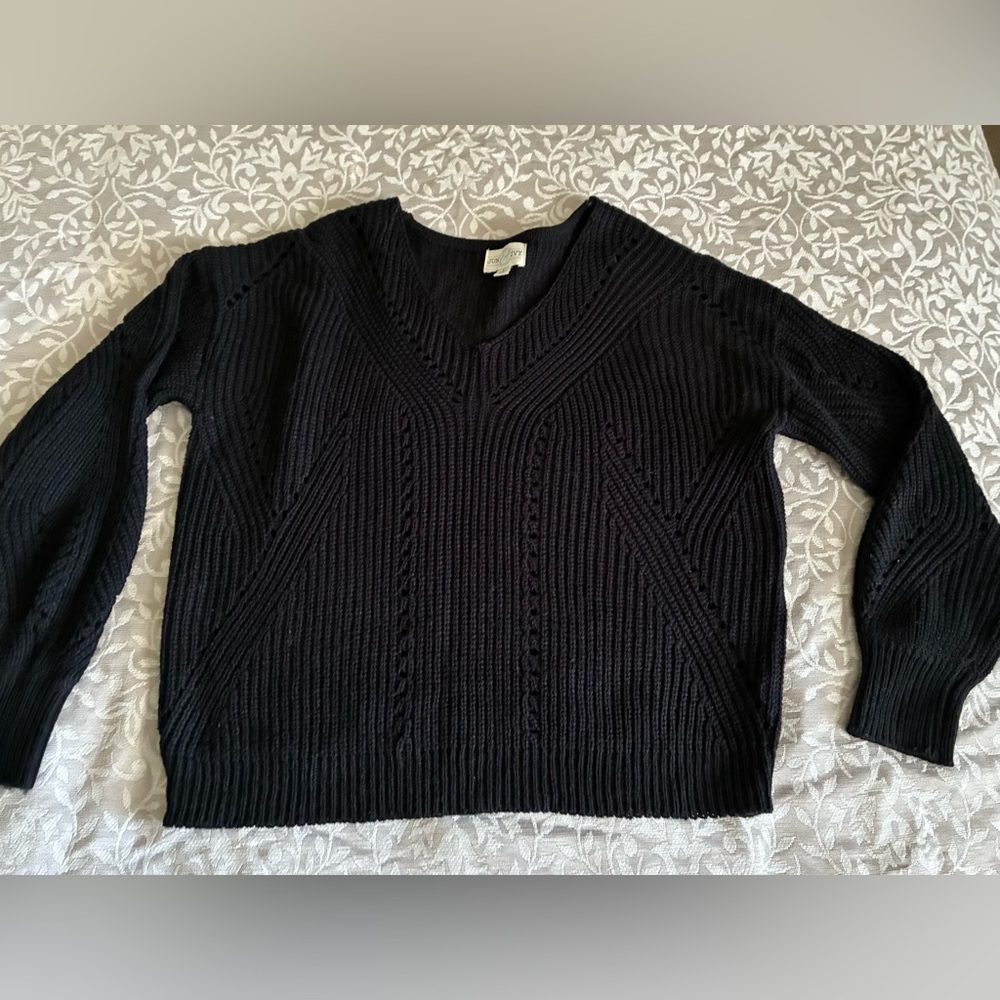 Jun & Ivy Black V-Neck Cable Knit Sweater - Women